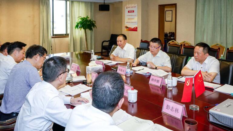 尊龙凯时党委召开对照党章党规找差距专题会议