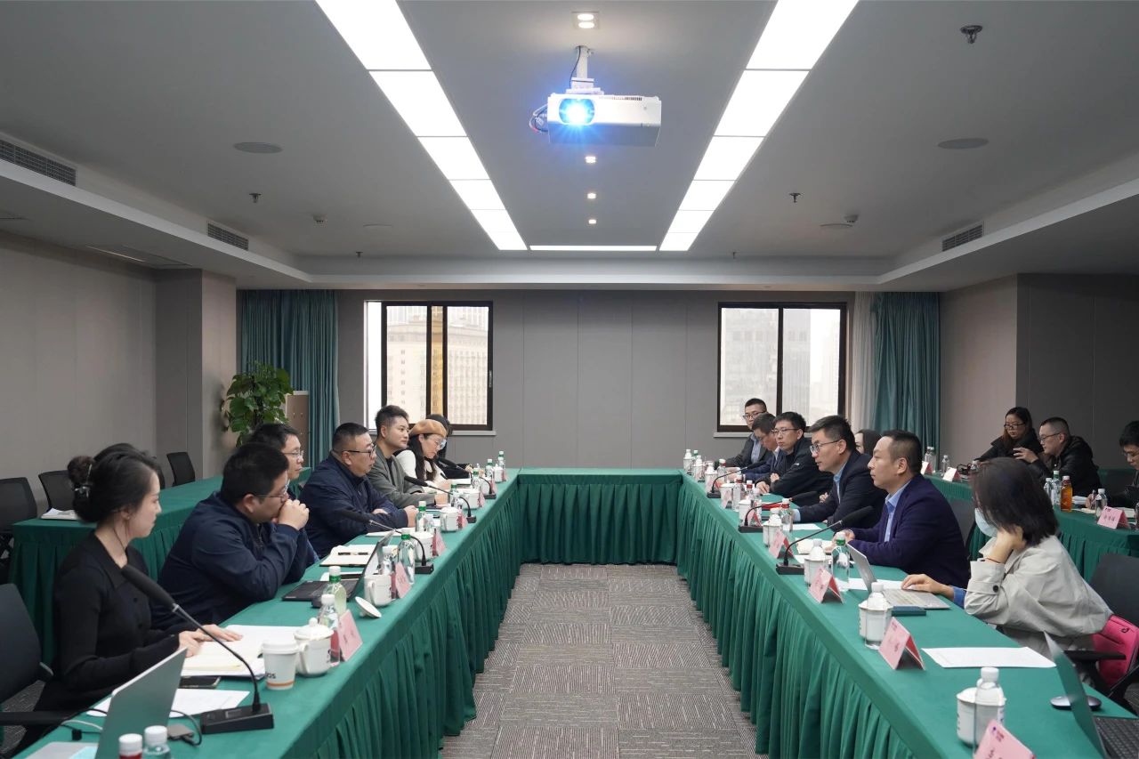 省尊龙凯时与内蒙古伊利实业集团举行座谈交流会